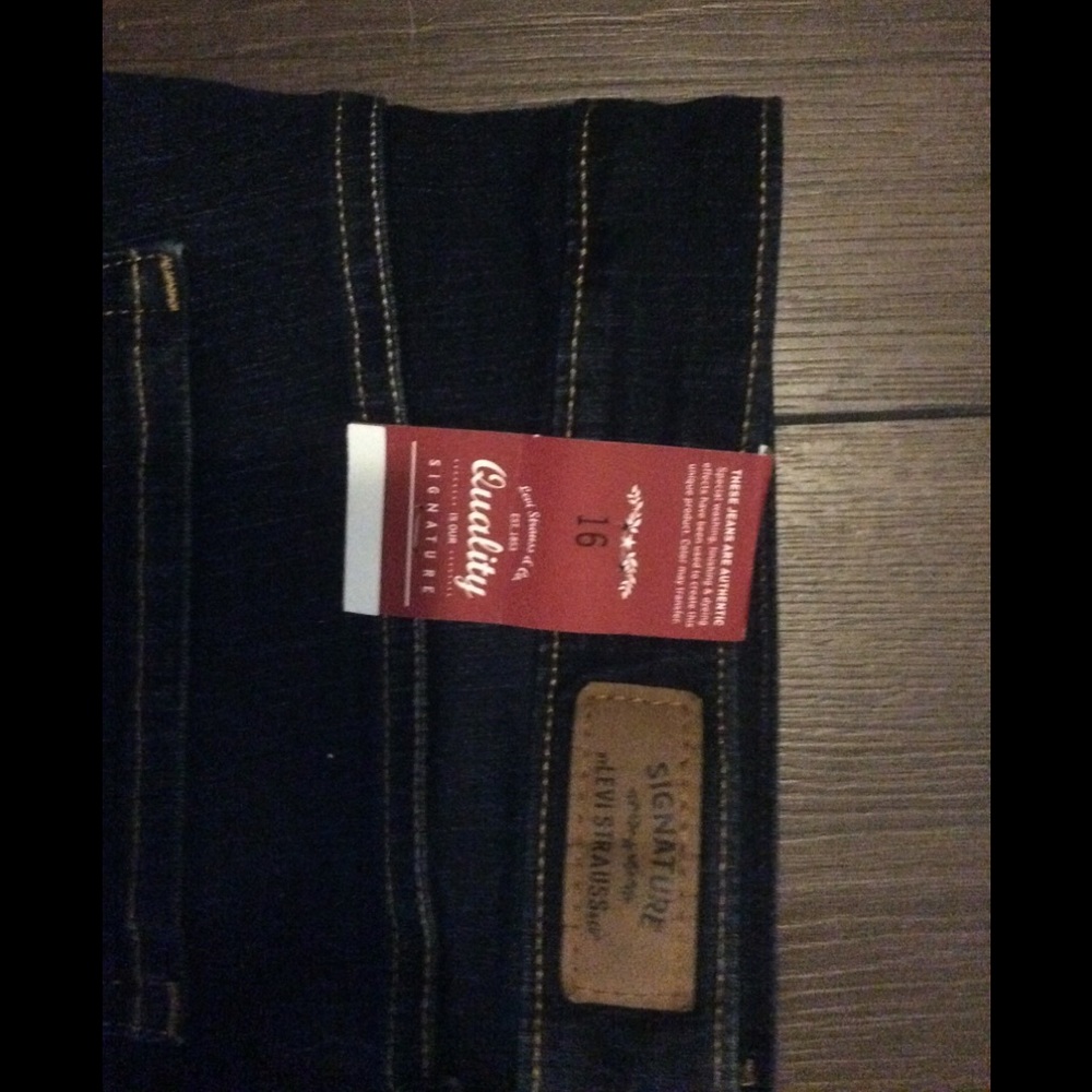 Women's Mid Rise Capri Pants